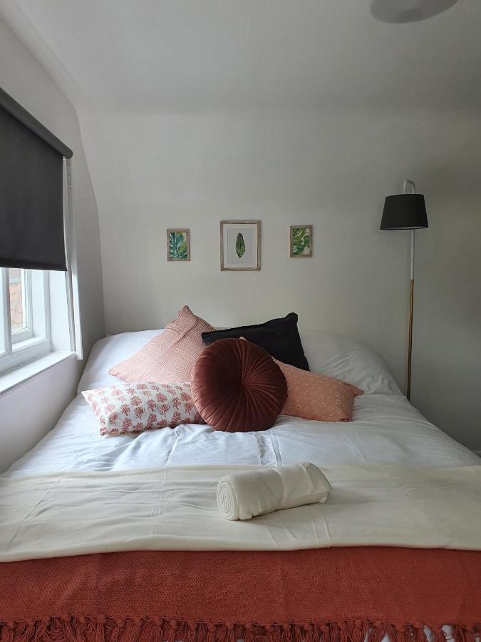 Grade I Listed Luxury Apartment In Hertfordshire Ware Exteriör bild